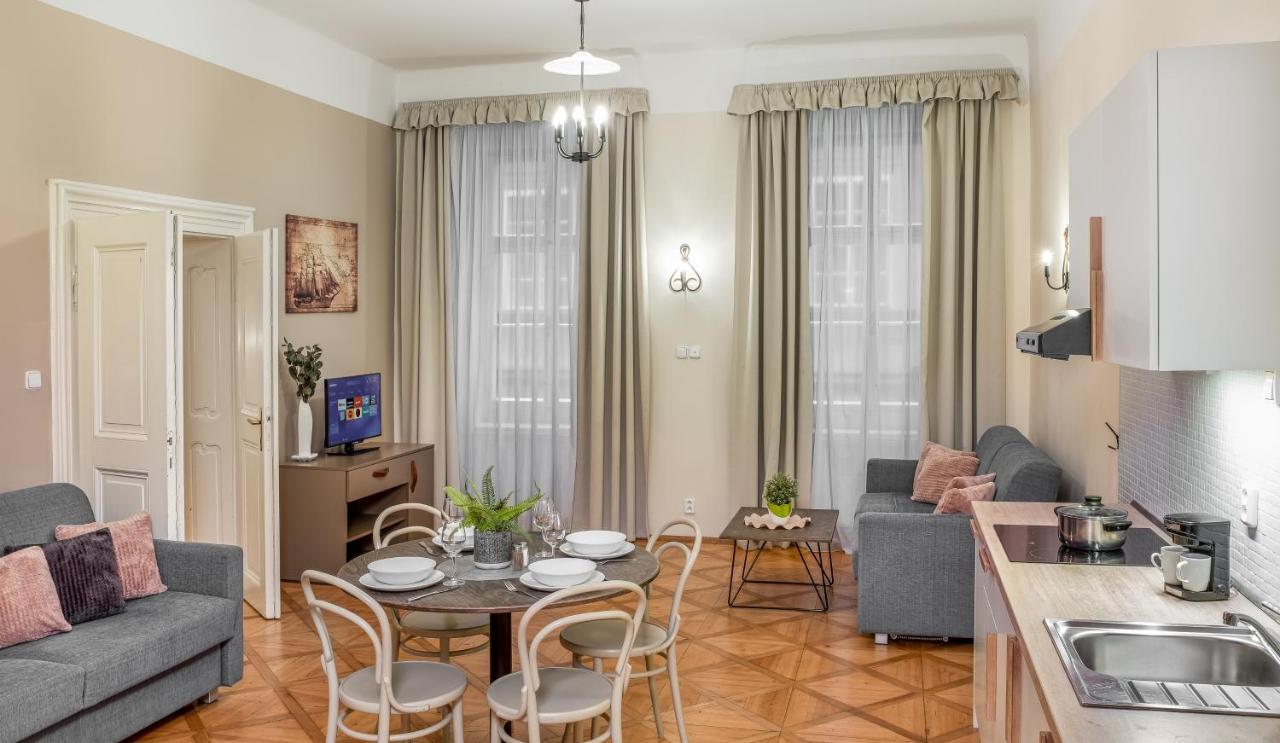 6 Continents Apartments By Adrez Prague Luaran gambar