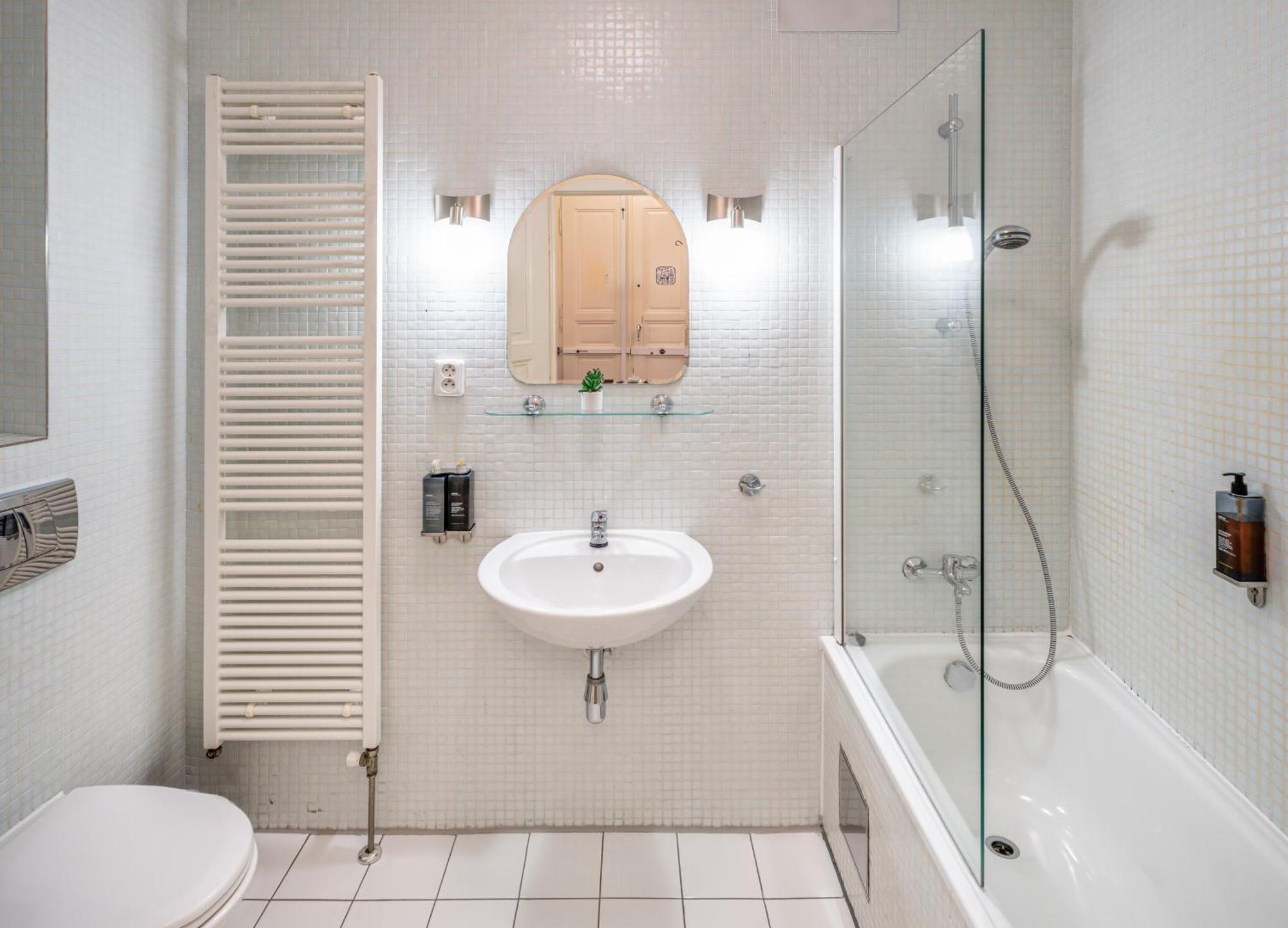 6 Continents Apartments By Adrez Prague Bilik gambar